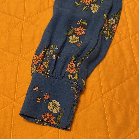 Loft long sleeve blouse size small petite - Picture 6 of 8